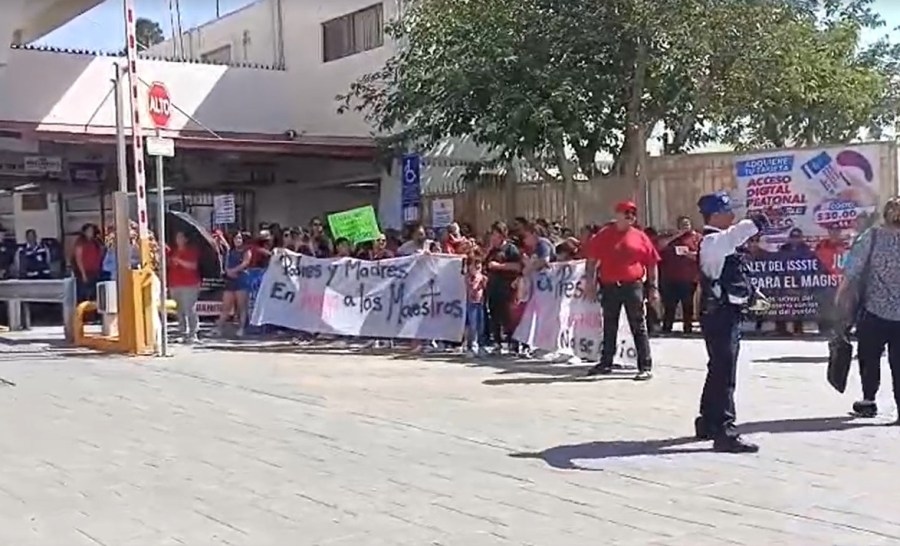 Teachers' protest disrupts traffic at 2 El Paso port of entries