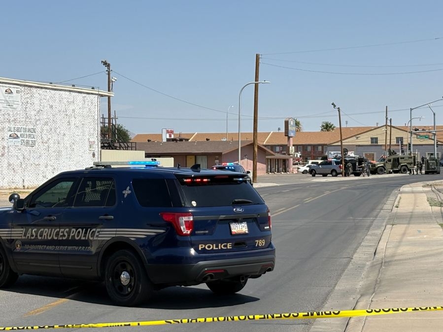 Las Cruces Police: 1 arrested after standoff; shooting, killing man