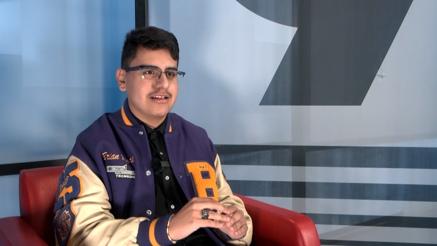 Burges HS student to compete in national Quiz Bowl tournament in Chicago