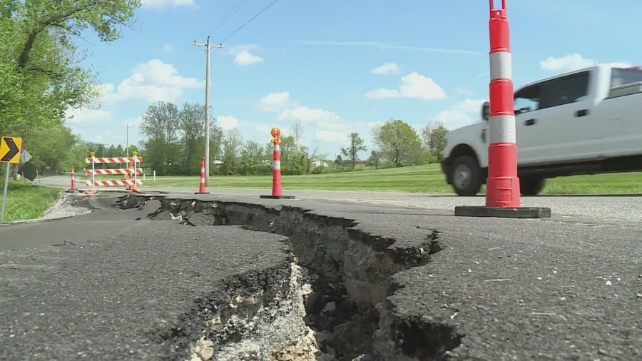 Heavy rain impacts Columbia, Ill., road; traffic diverted
