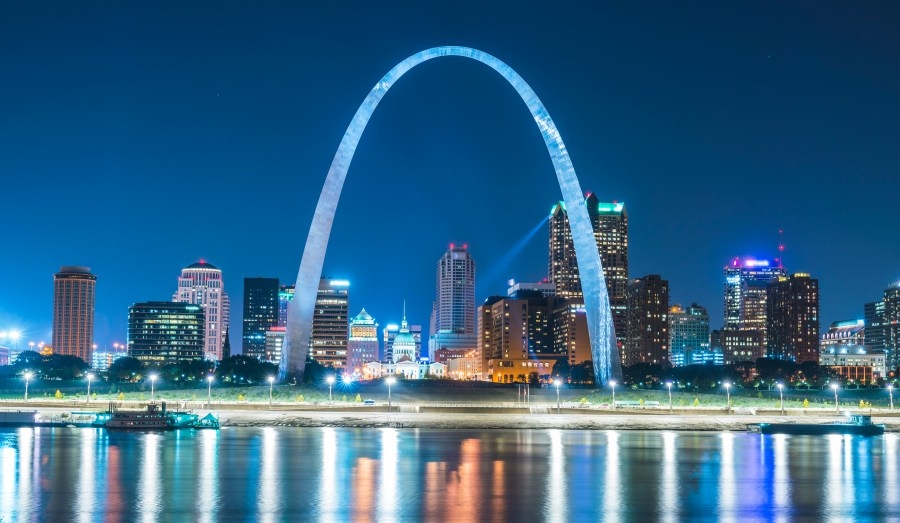 Why are there no lights on at the Gateway Arch?