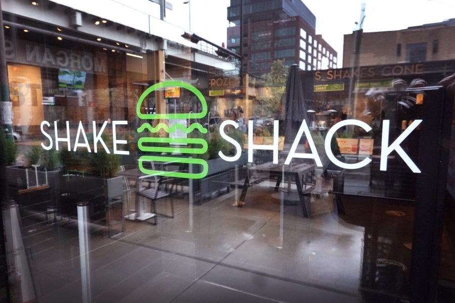 Shake Shack opens new St. Louis County location