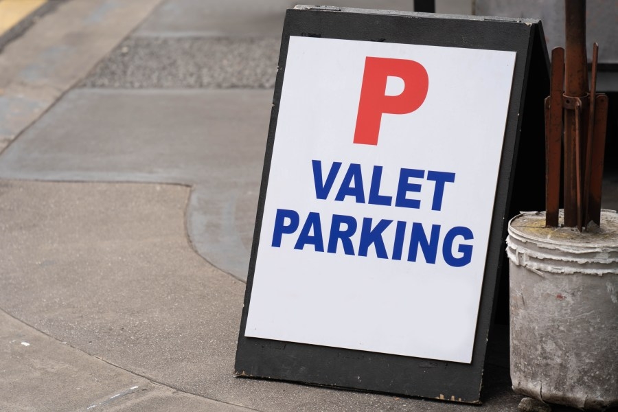 Hotel valet driver charged with stealing SUV