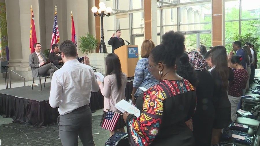 STL museum holds naturalization ceremony for new citizens