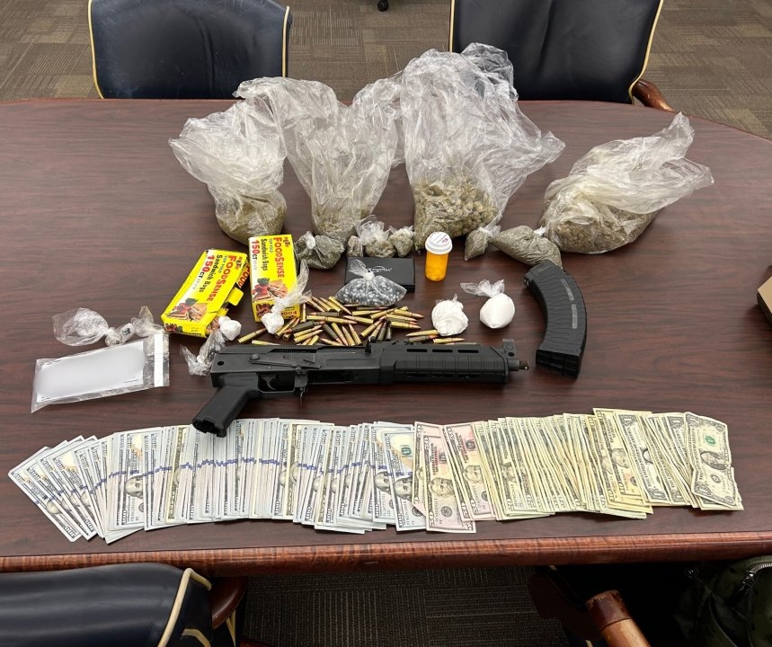 Police arrest armed drug dealer at St. Louis gas station