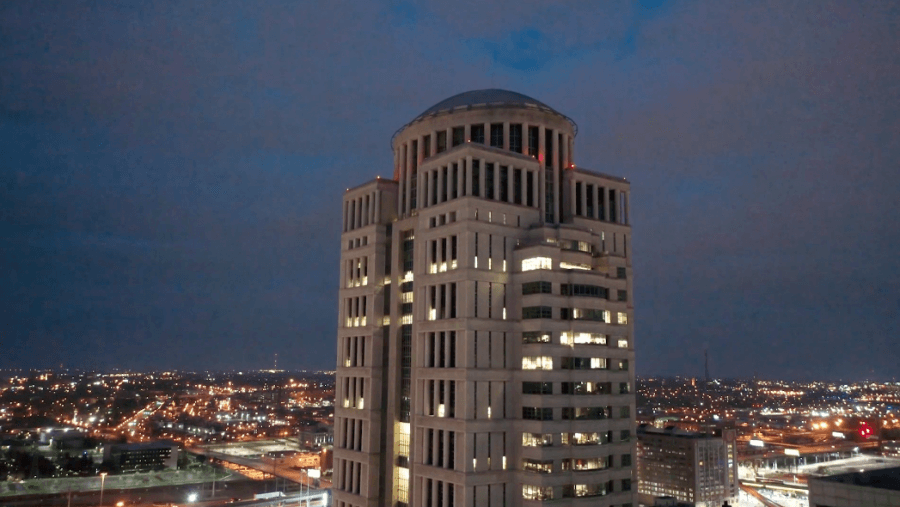 How many federal employees are there in Missouri and Illinois?