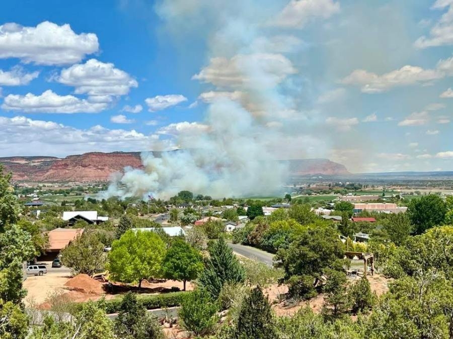 Up to 1K people without power after pole in Kanab catches fire