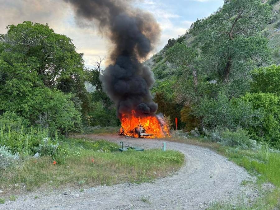 Motorhome fire ignites in Payson Canyon