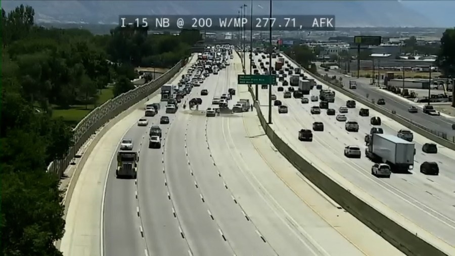 Dirt spilled during rollover on I-15 in American Fork, causing traffic delays