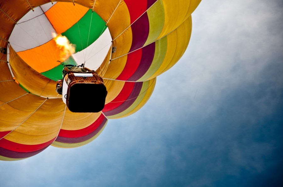Hot air balloon makes emergency landing in Sacramento