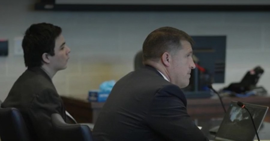 Defense to begin introducing witnesses in Davis stabbing trial