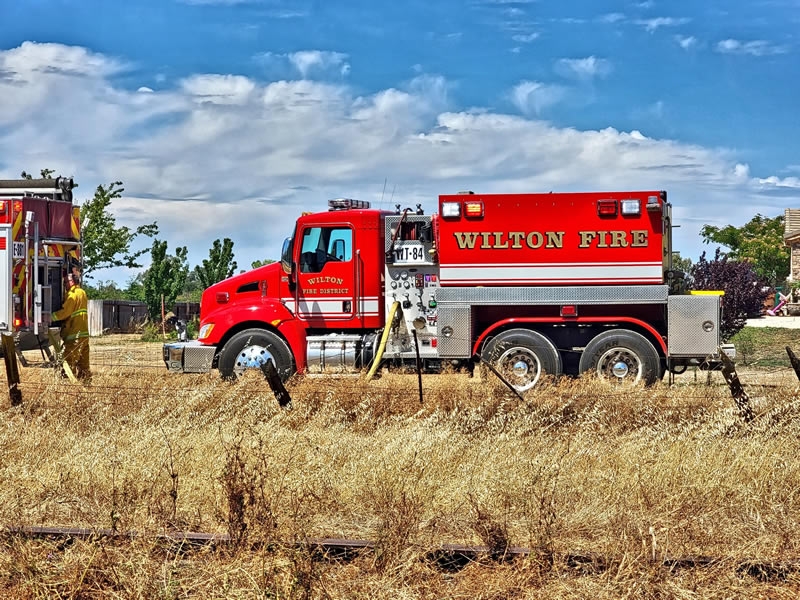 Haggie Fire burns one-acre in Wilton, structures threatened