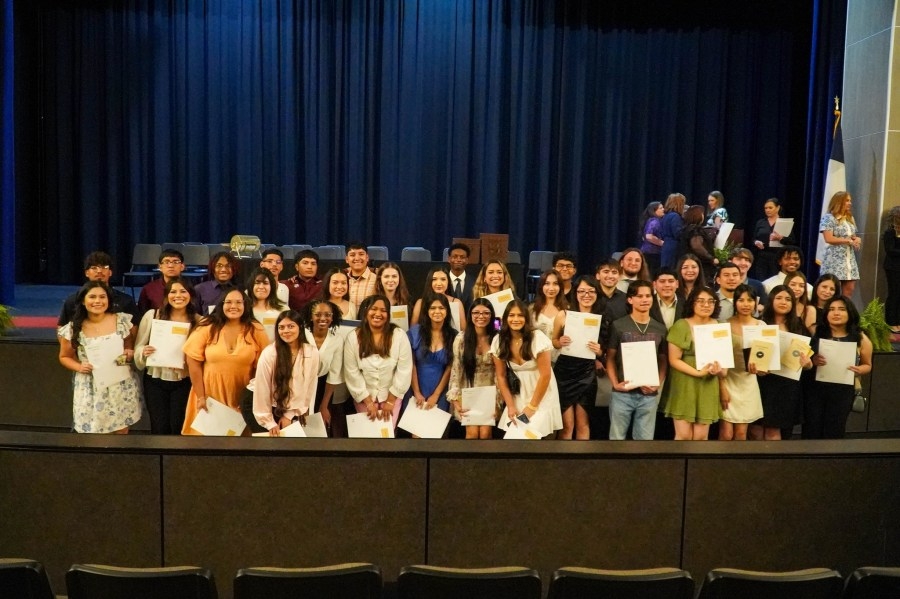 Over $300K awarded during Bryan ISD Scholarship Night