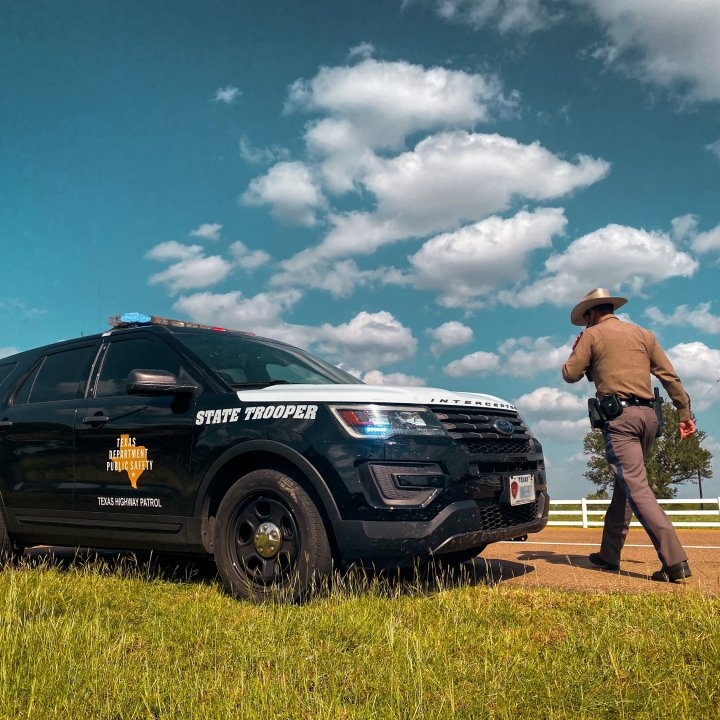 Plane lands on McLennan County highway