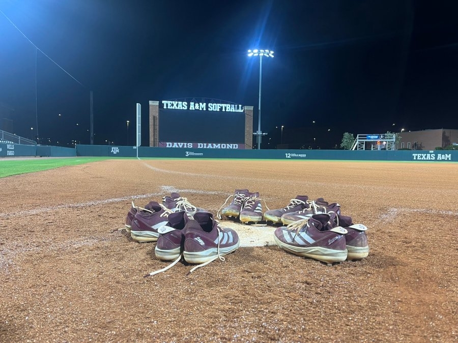 Texas A&M softball stunned by Liberty in Regional