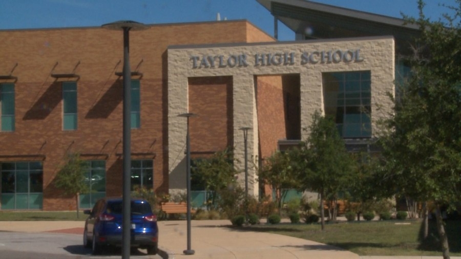 Taylor High School teacher wins Lifetime Achievement Award during Sunday ceremony