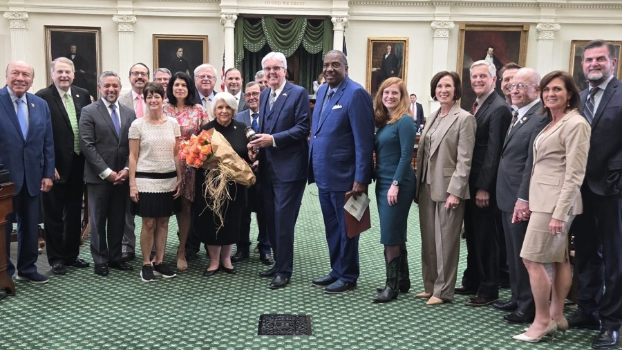 Texas senator extends record after casting 75,000 consecutive votes