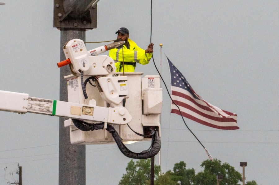 Texas Legislature passes bill protecting utility workers from assaults, harassment during disasters