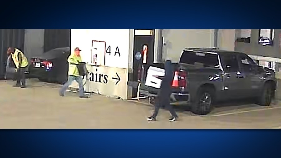 Austin Police search for 3 suspects in commercial burglary investigation