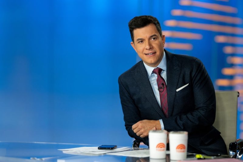‘Surreal moment': Lester Holt signs off, passes baton to Tom Llamas on NBC Nightly News