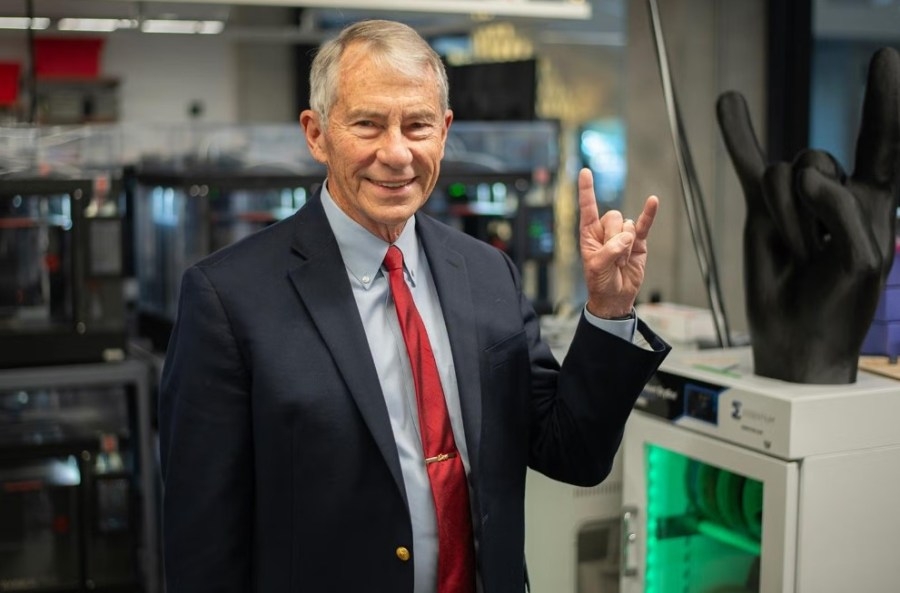 Meet the University of Texas' oldest ever graduate, who earned his PhD at 78