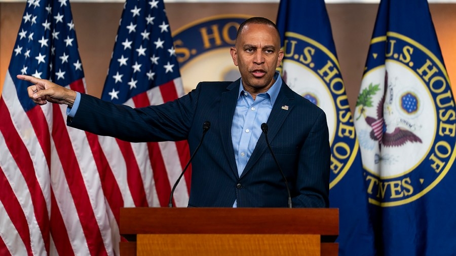 Jeffries says all options on the table as Democrats push back against redistricting