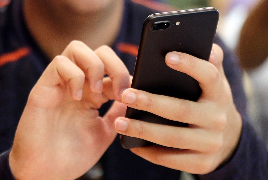 Don't fall for this: Scam texts impersonate toll agencies, Colorado DMV