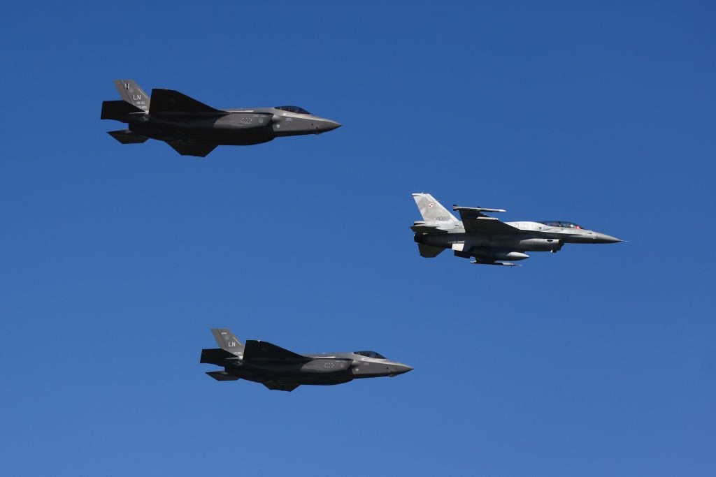 Norway to complete F-16 deliveries to Ukraine by end of 2025, minister says
