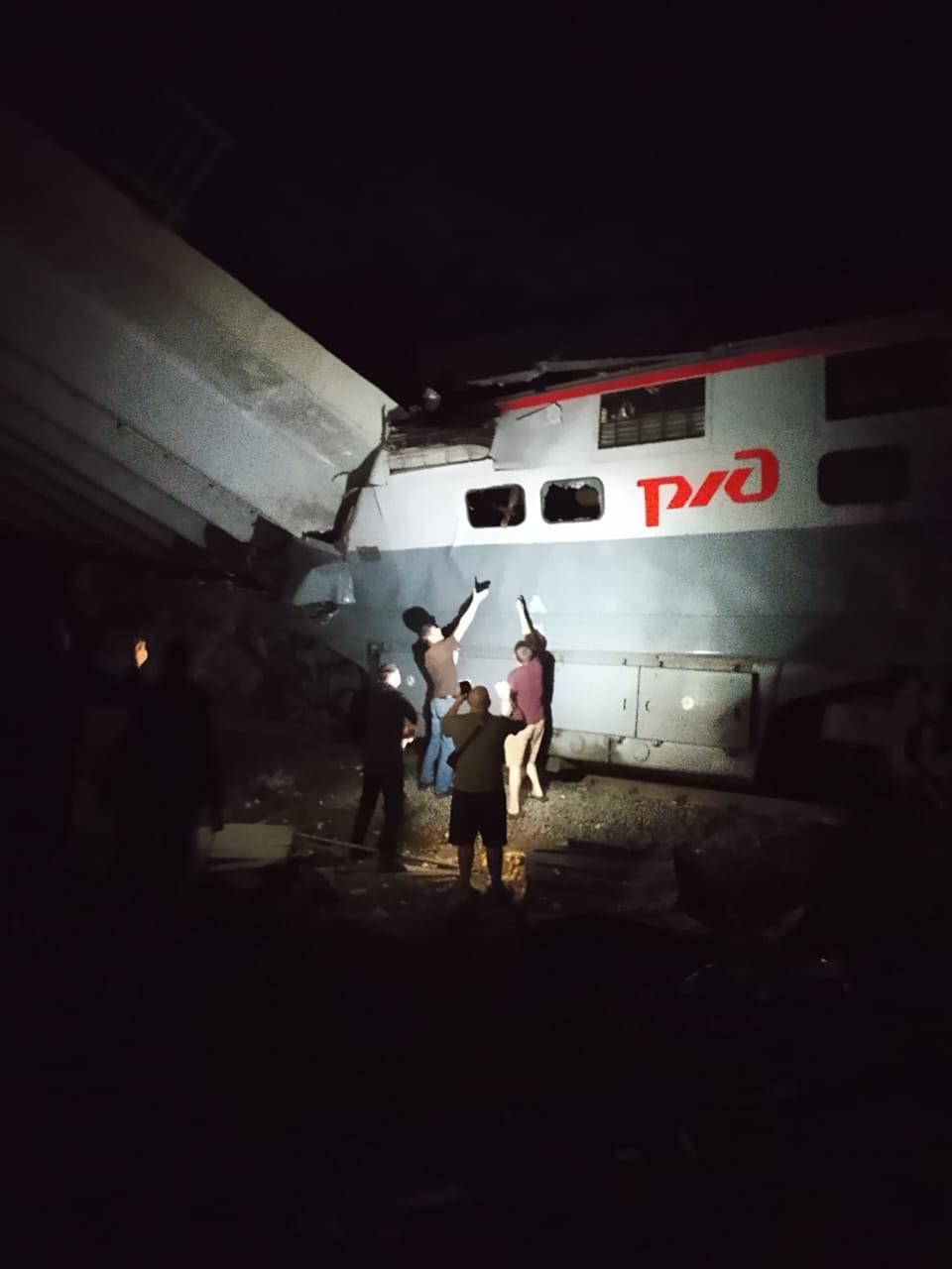At least 3 killed, 28 injured in passenger train derailment in Russia's Bryansk Oblast following bridge collapse, officials say