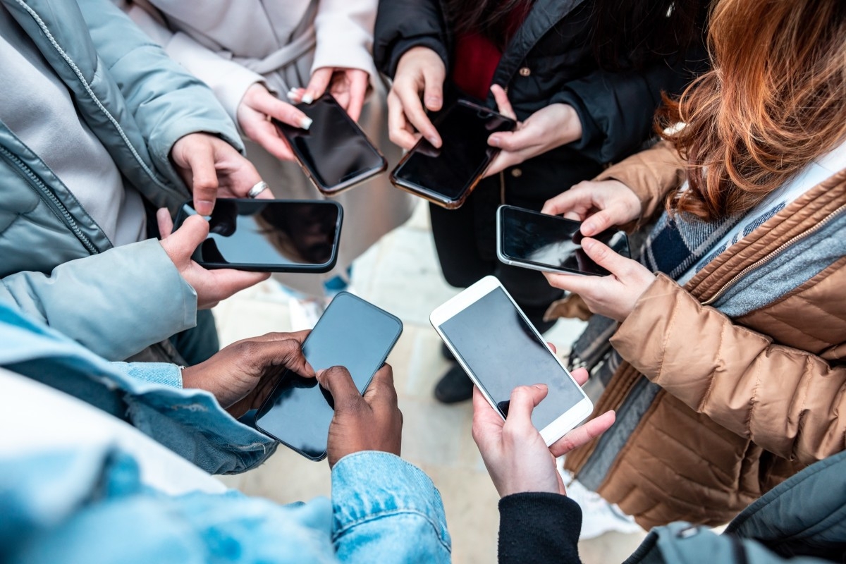 L.A. Schools Implement District-Wide Cellphone Ban