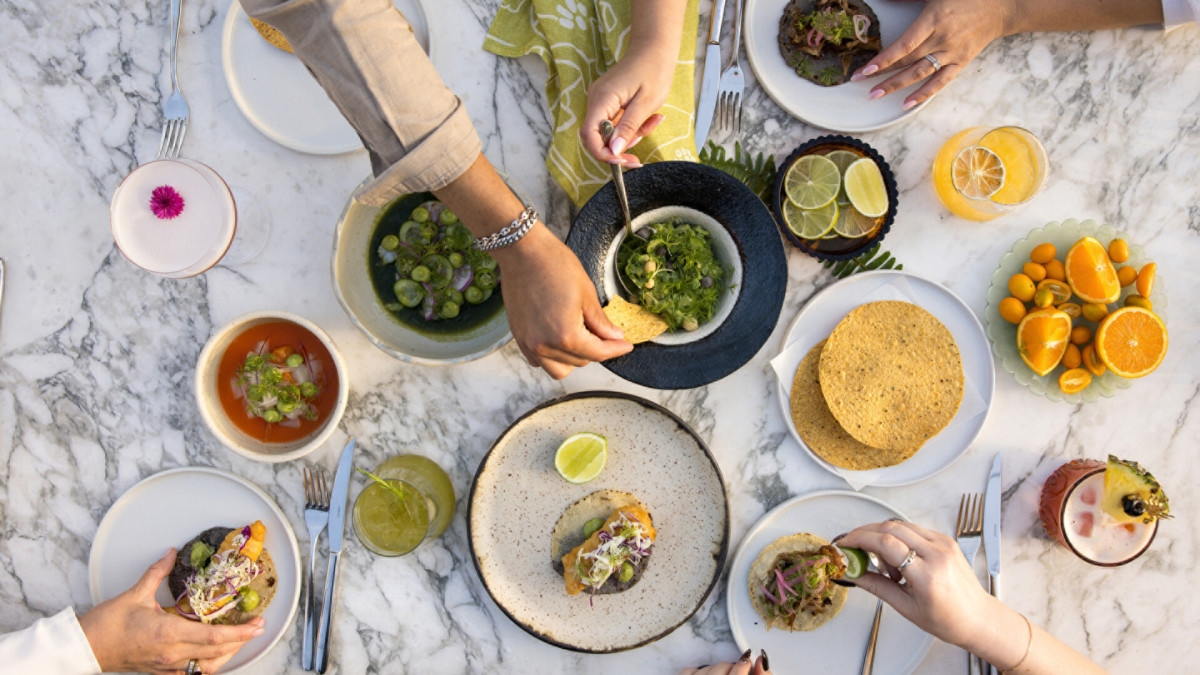 Four Seasons Hotel Los Angeles Spices Up the Rooftop With La Ola