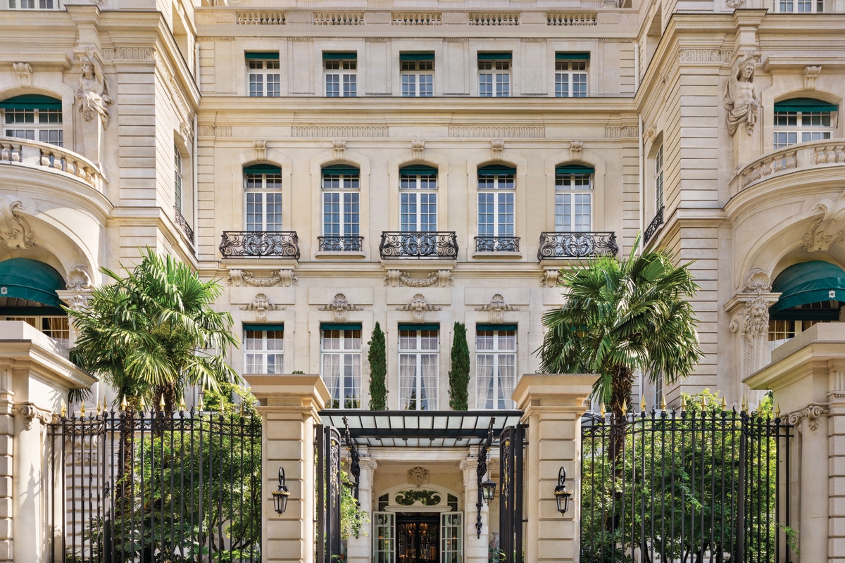 Sleep like a Princess in the Glow of the Eiffel Tower at Shangri-La Paris