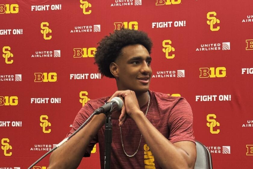 With knee injury, USC's Alijah Arenas and Eric Musselman weather another setback