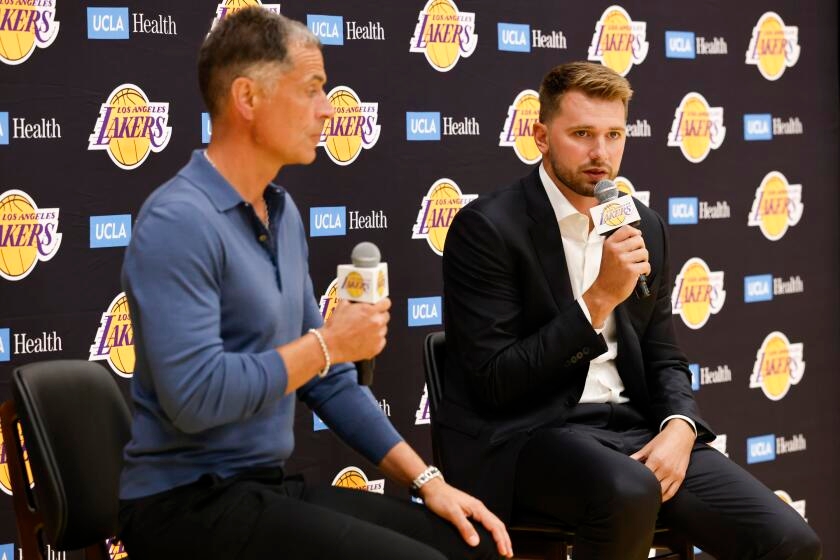Hernández: Lakers' commitment to Luka Doncic raises questions about LeBron James' role