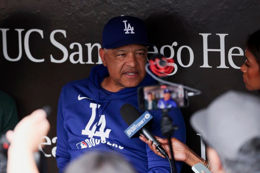 Hernández: Dodgers manager Dave Roberts is always the calm center during the storm