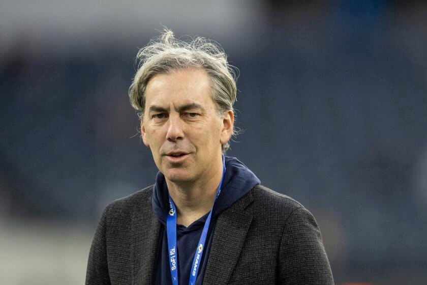 Rams expanding markets, beginning with minicamp in Hawaii