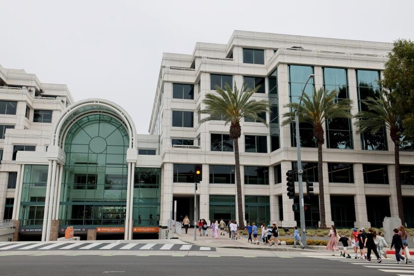 Santa Monica offices get unexpected tenants: Children from five fire-ravaged schools