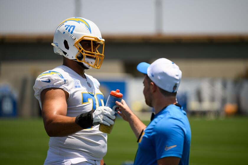 Rashawn Slater returns to Chargers minicamp amid contract talks