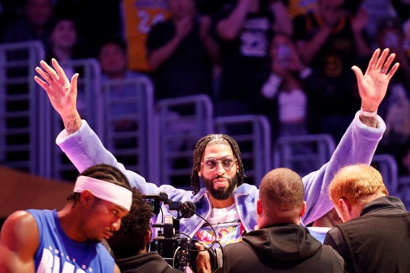 In return to L.A., Anthony Davis recounts 'all the emotions' since his shocking trade