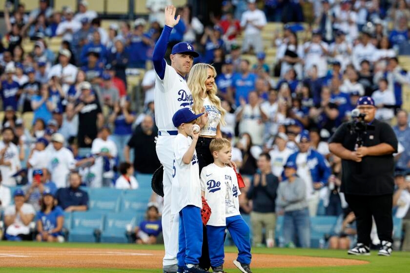 Dodgers star Freddie Freeman's family appreciated kind gesture from slain Baldwin Park officer