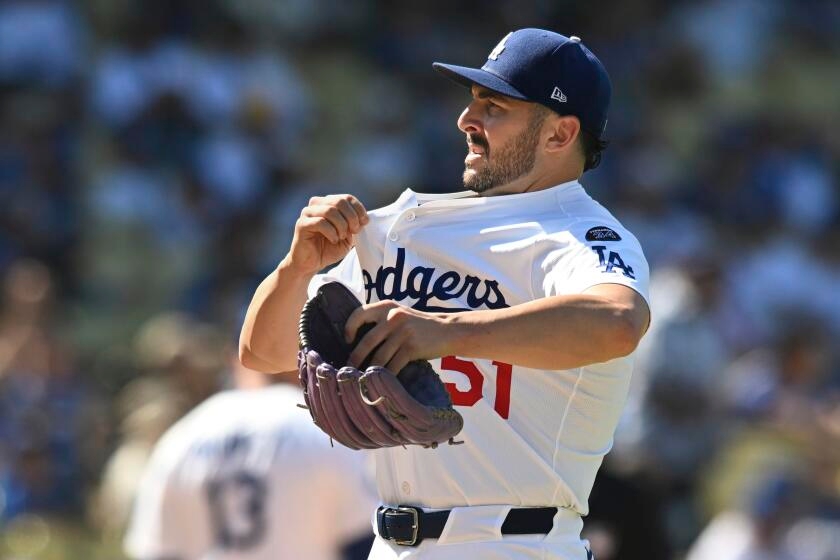 Plaschke: Dodgers' inability to improve bullpen at trade deadline haunts them again