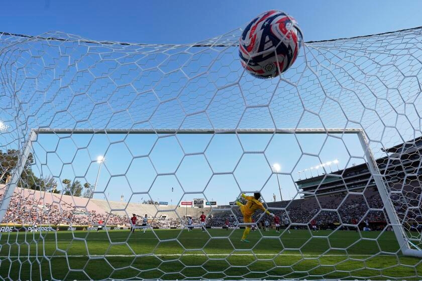 Monterrey beats Urawa at the Rose Bowl and gets some help to advance in Club World Cup
