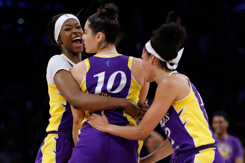 Kelsey Plum sinks buzzer-beater as Sparks defeat Paige Bueckers and Dallas