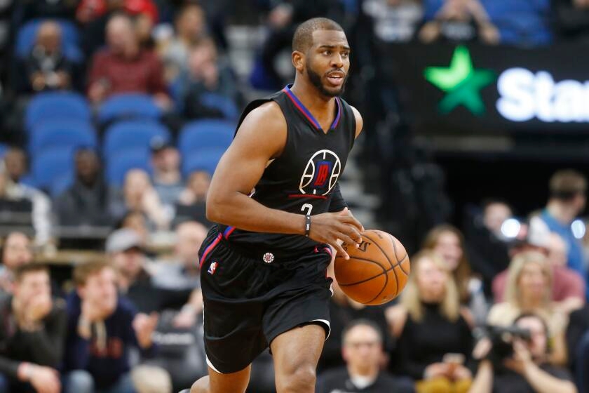 Clippers continue to 'strongly' consider signing Chris Paul