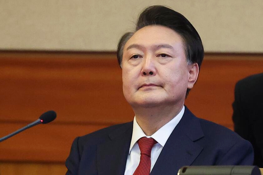 105 South Koreans sue former president for 'emotional damages'