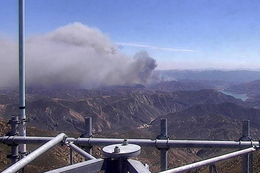 Fast-moving Canyon fire burns 1,500 acres, spurs evacuations in Ventura and L.A. counties