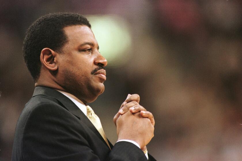 Former Lakers player says Bob Knight knew of Indiana team physician abuse allegations