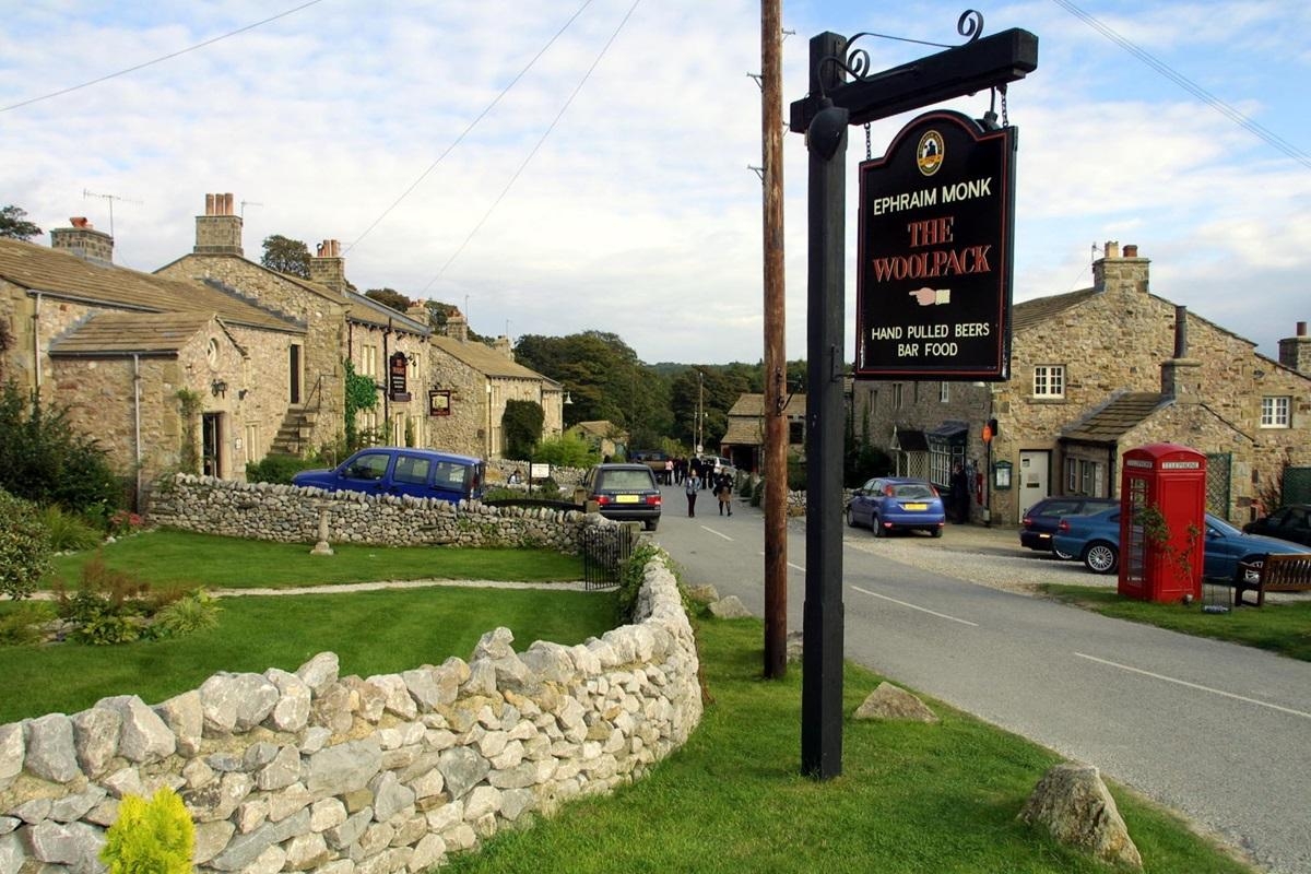 Emmerdale star who quit soap 2 years ago hints at return in wake of limo crash