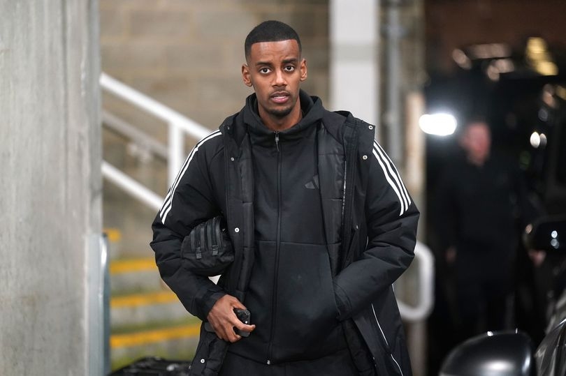 Andy Carroll makes feelings clear on Alexander Isak's conduct over Liverpool transfer