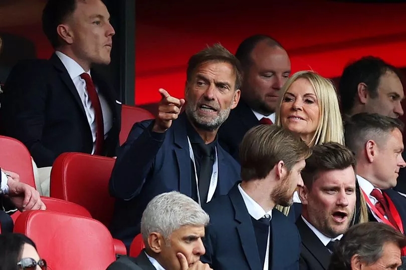 Jurgen Klopp sends 12-word message to Liverpool after watching Virgil van Dijk's trophy lift